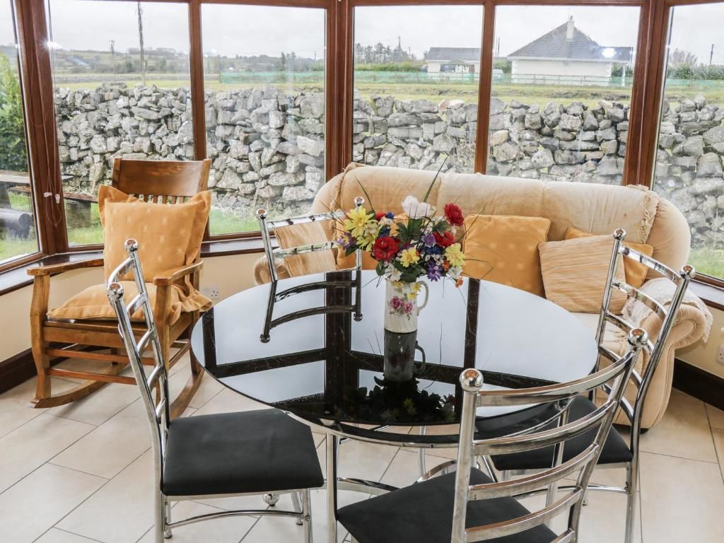 Дома для отпуска A Country View Cottage, Turloughmore Mira-50